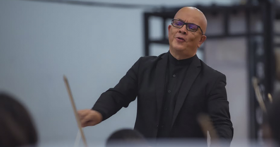 Prensa:LA ORQUESTA ESCUELA CARLOS CHÁVEZ INTERPRETARÁ LA CUARTA SINFONÍA DE TCHAIKOVSKY, BAJO LA DIRECCIÓN DEL COSTARRICENSE EDDIE MORA